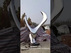 स्टेनलेस स्टील की मूर्ति